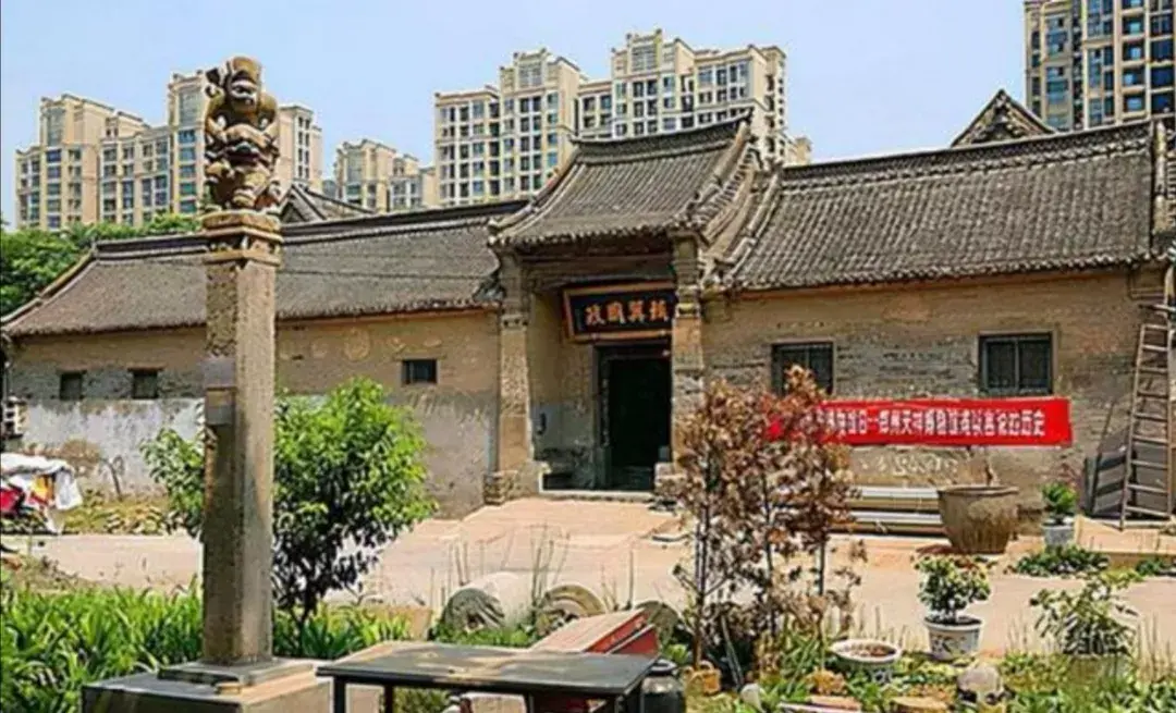 河南“钉子户”不让拆,称给100亿也不行,专家:他家确实拆不得