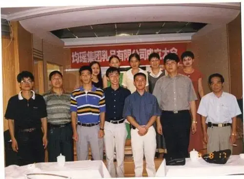 浙江首富王均瑶，38岁离世后妻儿如何？大儿子数年连登胡润富豪榜