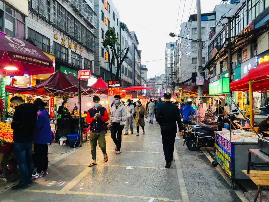 昆明夜市哪里最热闹(昆明最火夜市小吃一条街)