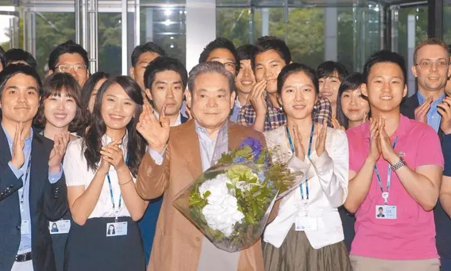 洪罗喜多少岁（洪罗喜简介及年轻时图片）