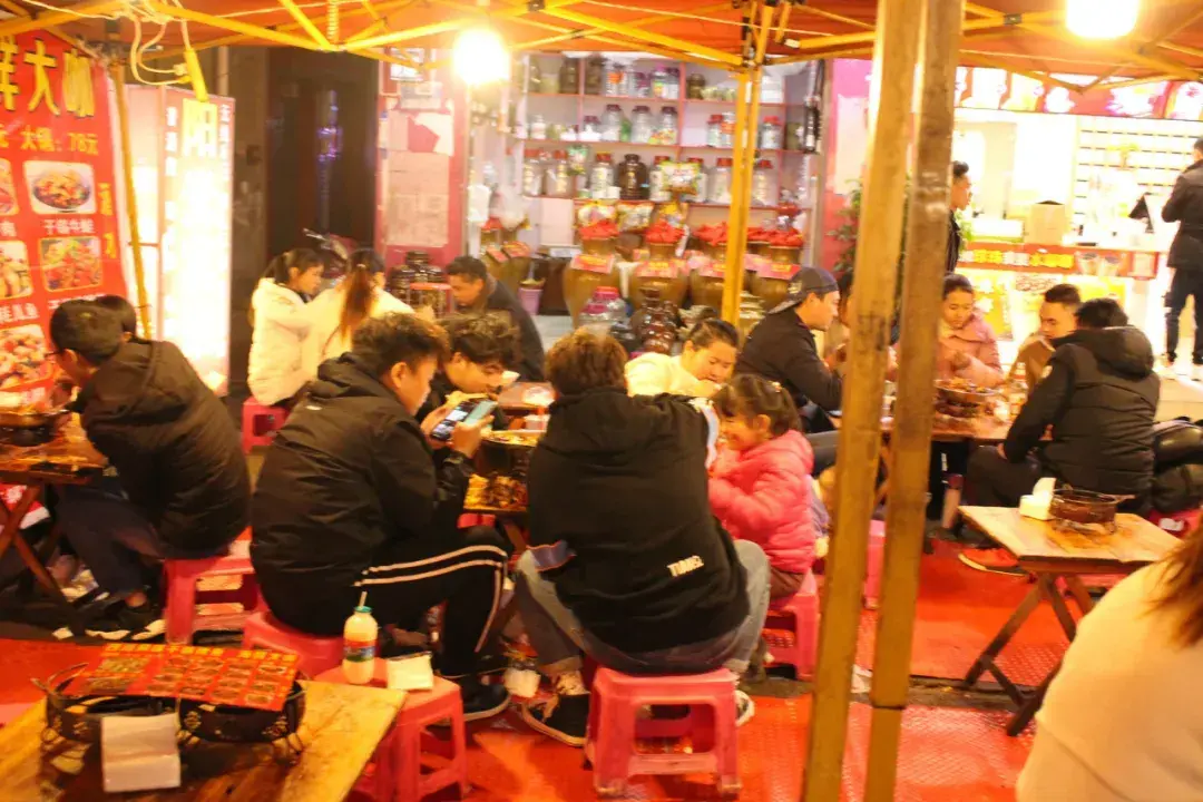 昆明夜市哪里最热闹(昆明最火夜市小吃一条街)