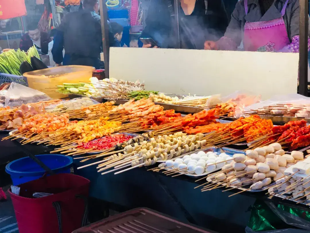 昆明夜市哪里最热闹(昆明最火夜市小吃一条街)