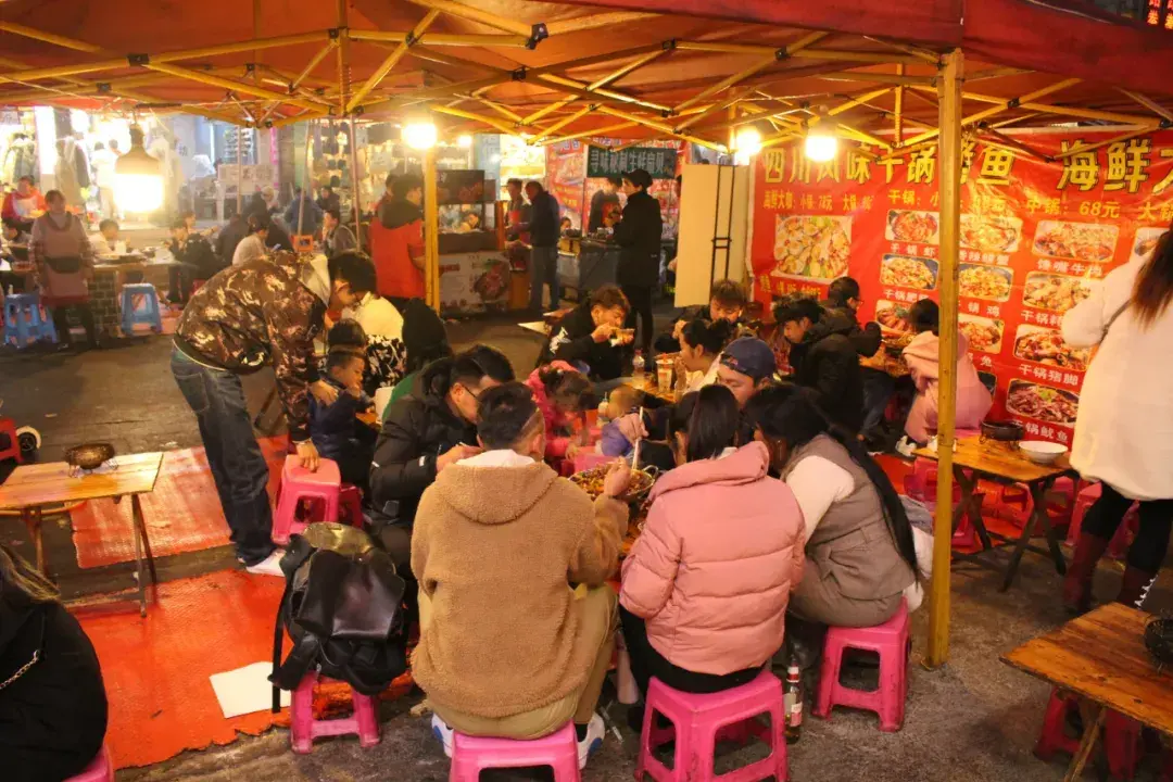 昆明夜市哪里最热闹(昆明最火夜市小吃一条街)