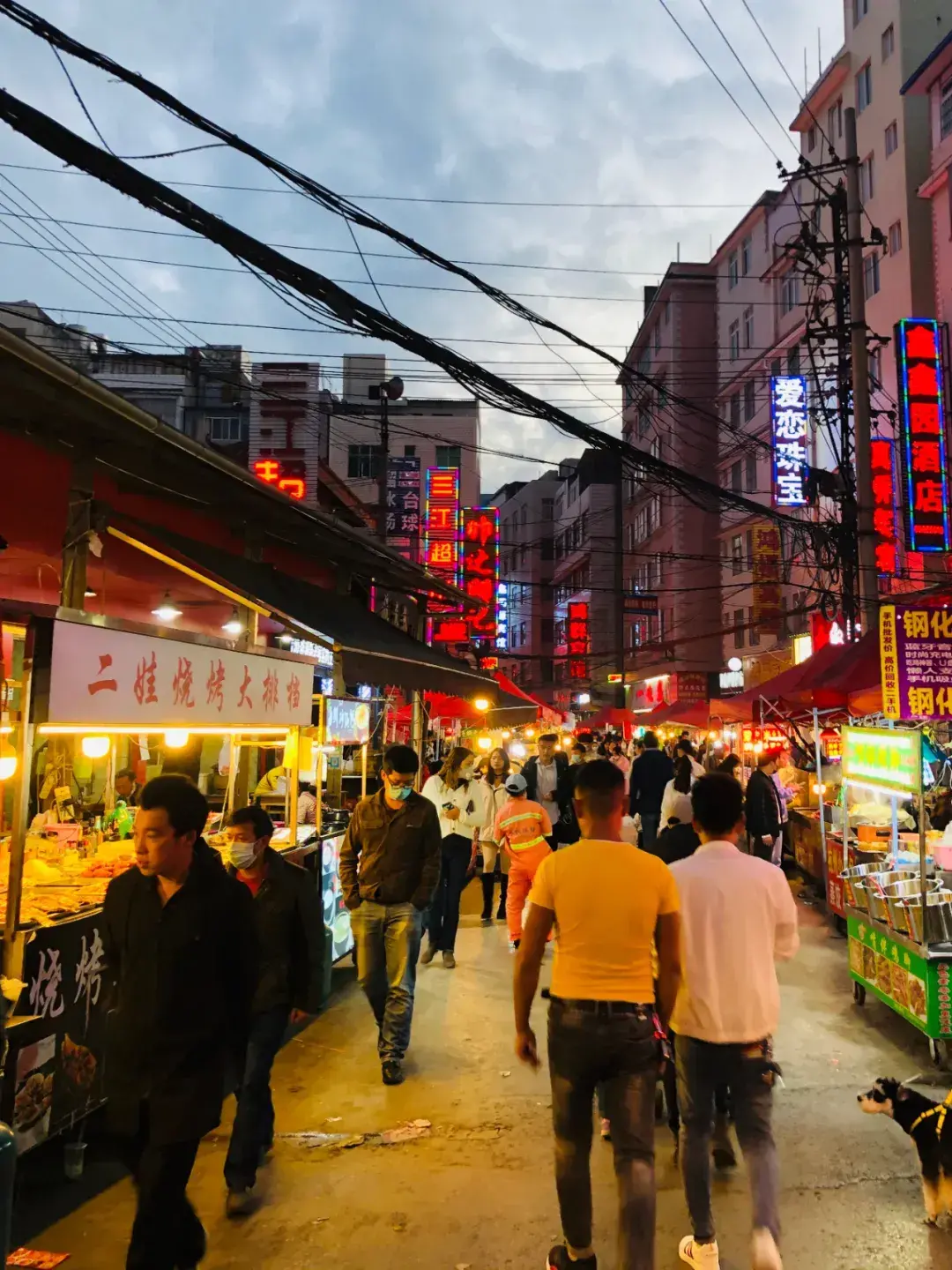 昆明夜市哪里最热闹(昆明最火夜市小吃一条街)