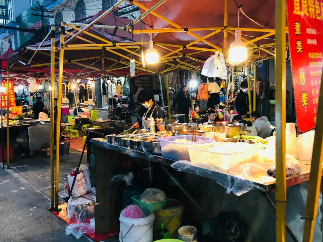 昆明夜市哪里最热闹(昆明最火夜市小吃一条街)