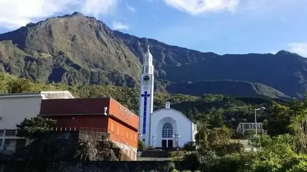 留尼汪岛属于哪个国家(留尼汪岛地理位置及出口的主要交通方式)