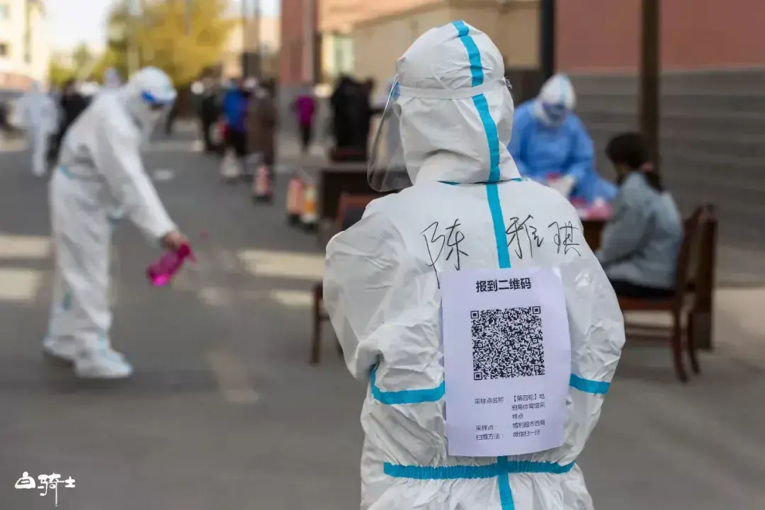 近万人滞留额济纳旗防疫物资短缺,额济纳旗行政区域实行封闭管理48小时