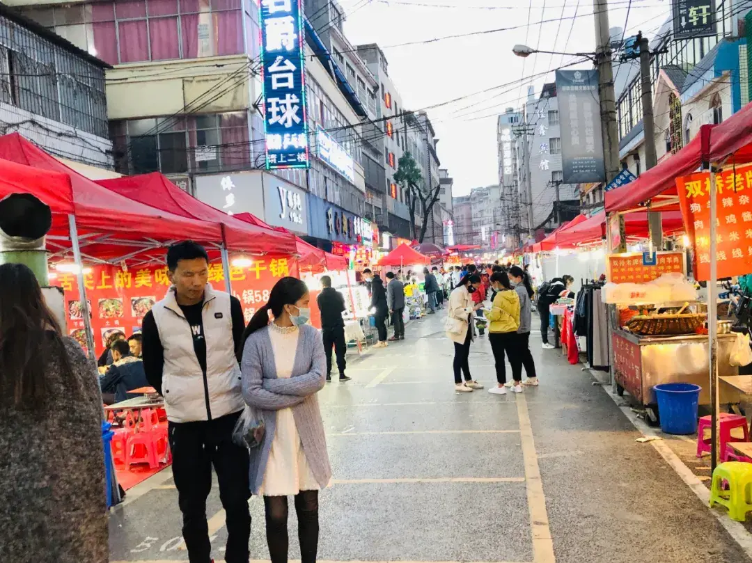 昆明夜市哪里最热闹(昆明最火夜市小吃一条街)