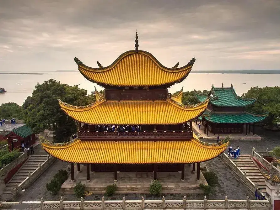 四大名楼分别在哪里(附中国四大名楼对应的诗句)