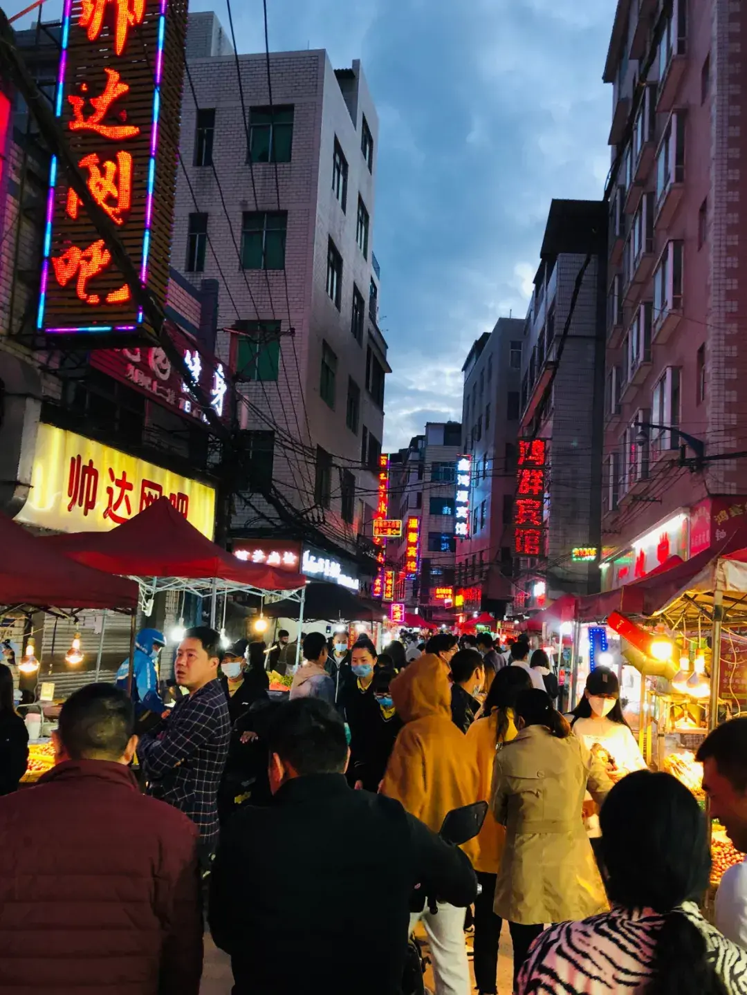 昆明夜市哪里最热闹(昆明最火夜市小吃一条街)