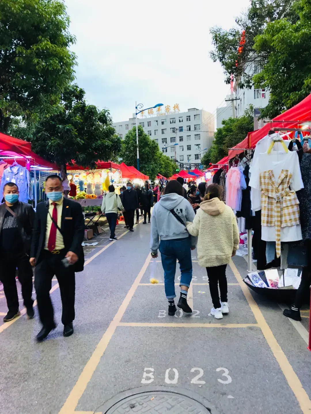 昆明夜市哪里最热闹(昆明最火夜市小吃一条街)