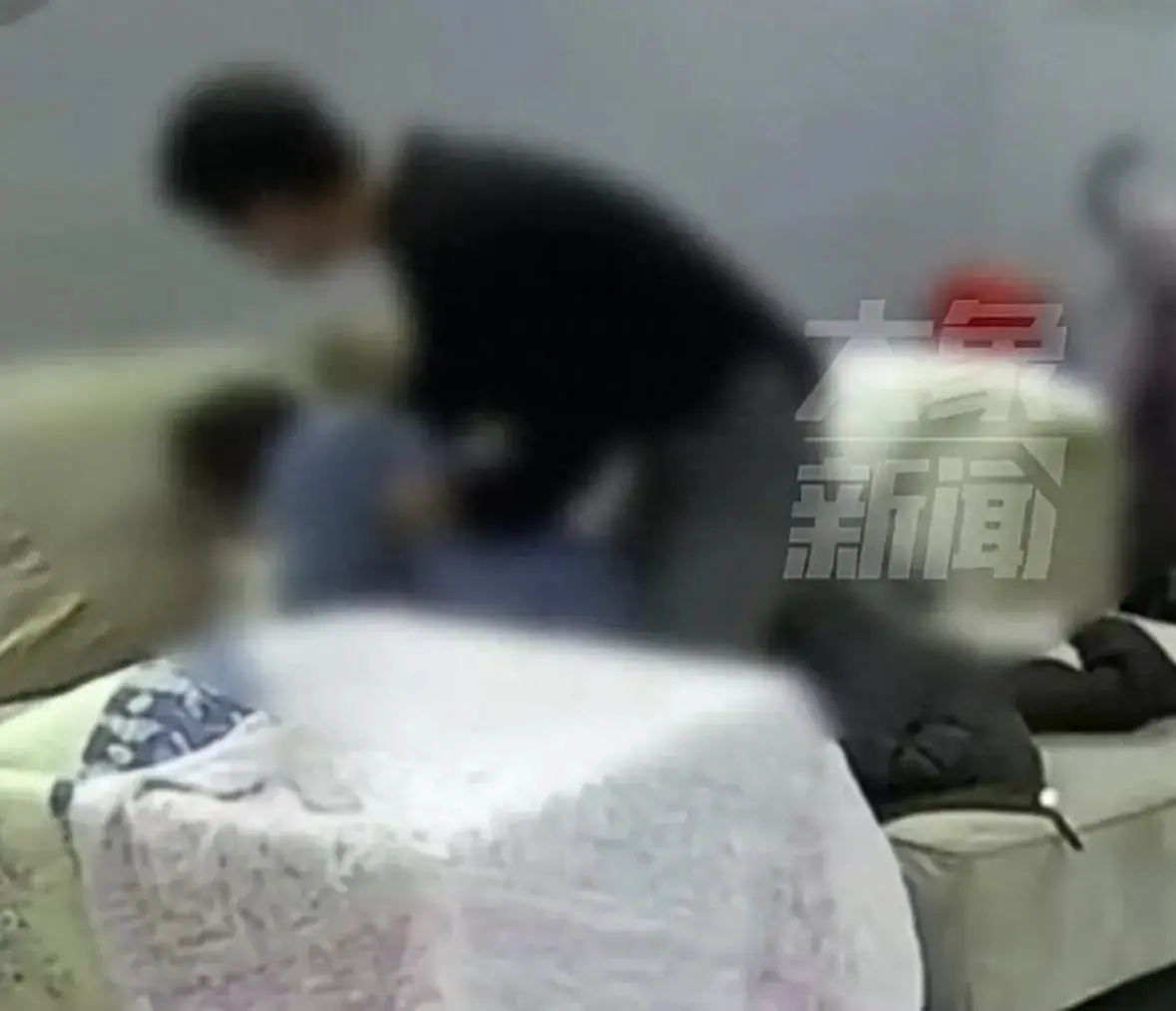 男子喝酒凌晨到家拿刀殴打妻子，结婚三年被打七八次