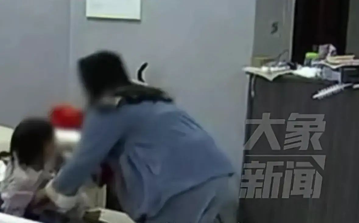 男子喝酒凌晨到家拿刀殴打妻子，结婚三年被打七八次